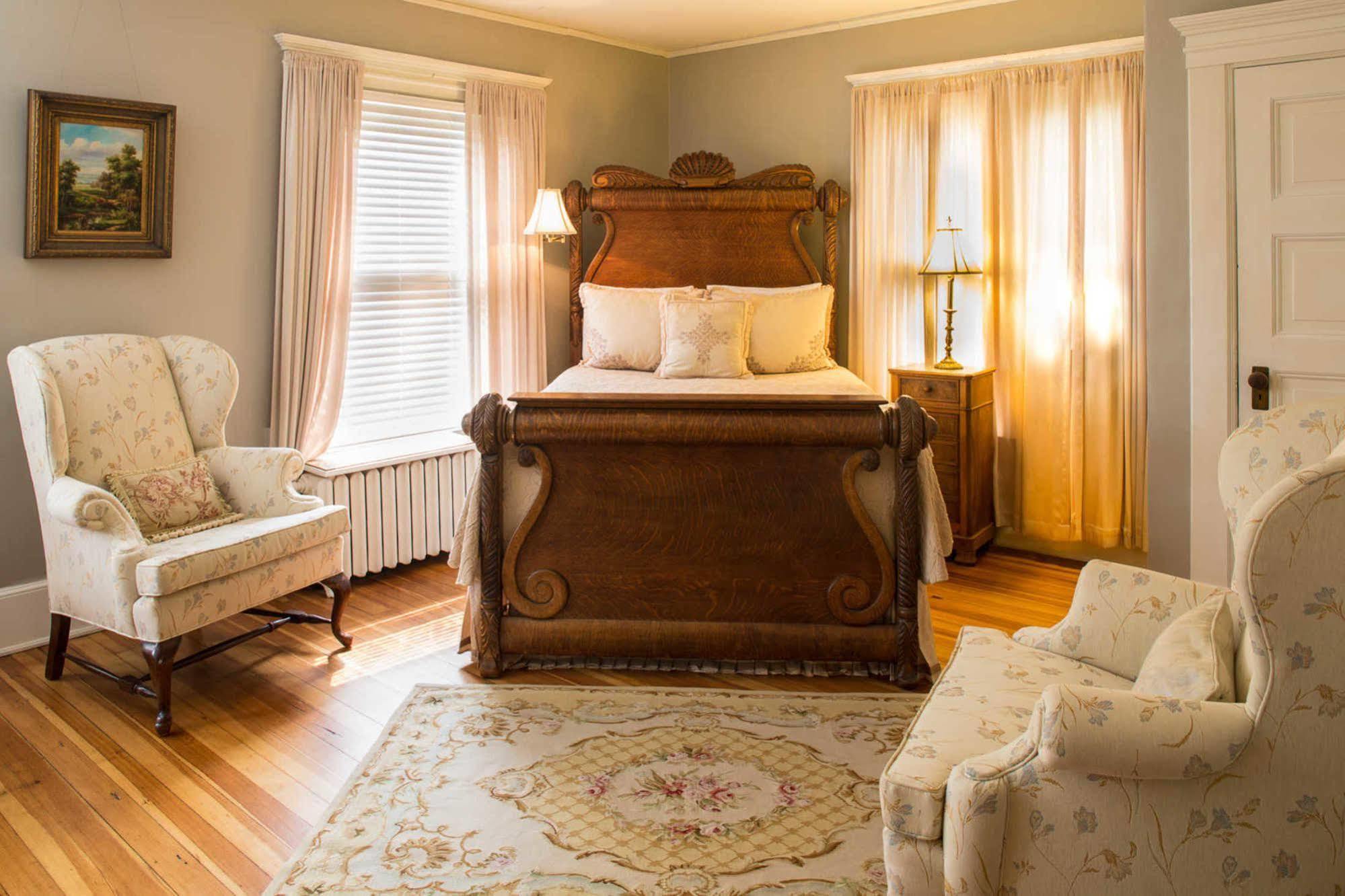 The Lion And The Rose Bed & Breakfast Asheville