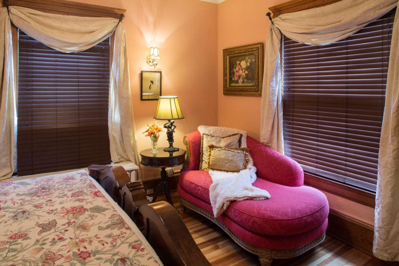 The Lion And The Rose Bed & Breakfast 3*