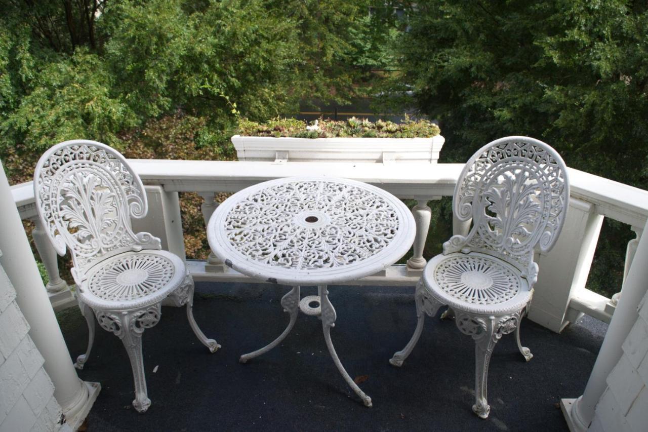 The Lion And The Rose Bed & Breakfast 3*