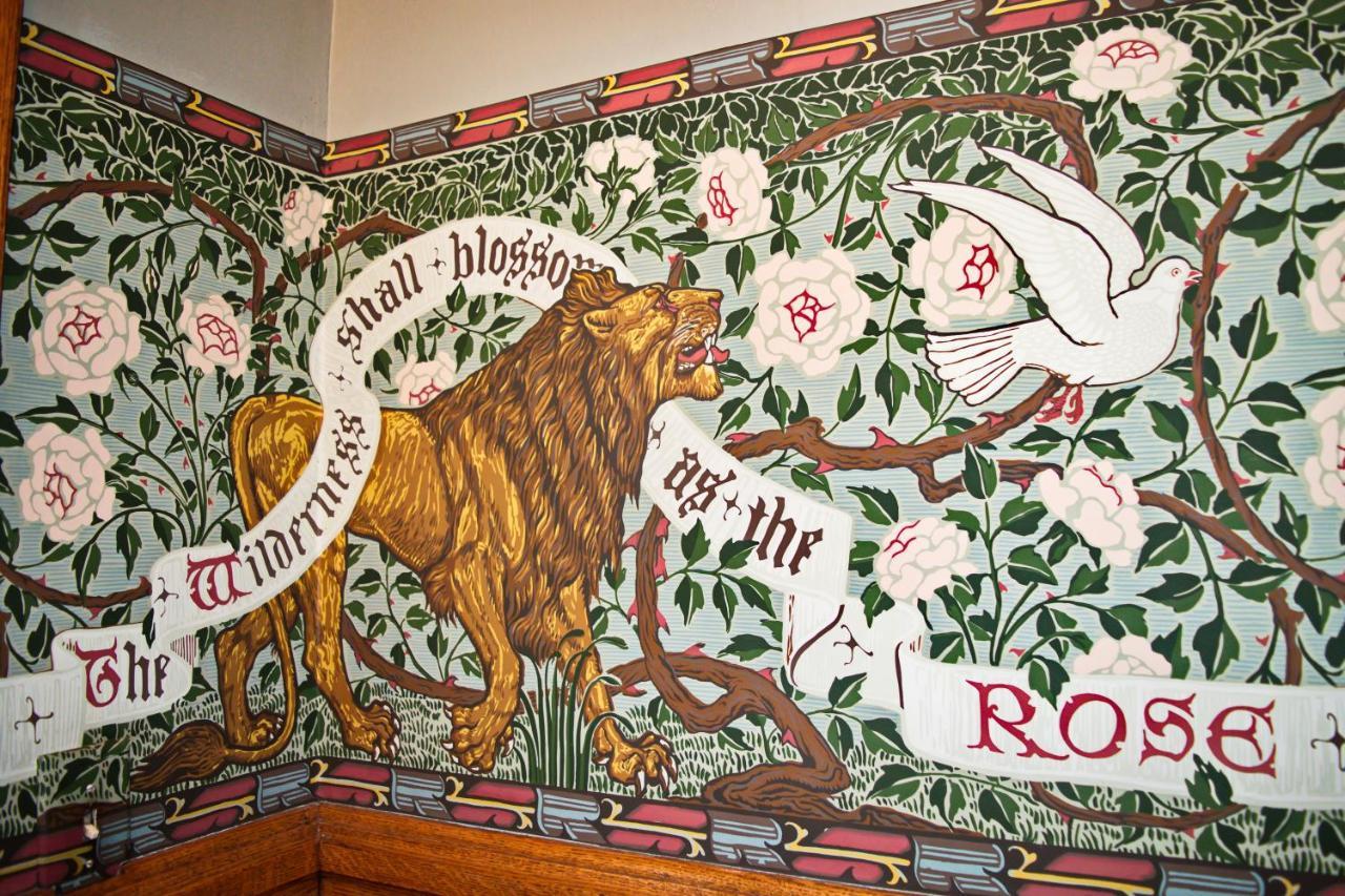 The Lion And The Rose 3* Asheville